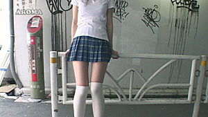 美脚女子校生のニーハイへの性愛 プニプニの生脚を包むニーハイソックスにチ○ポ差し込んでそのまま発射 サンプル画像